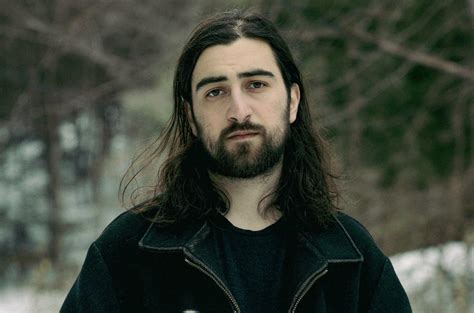Noah Kahan .